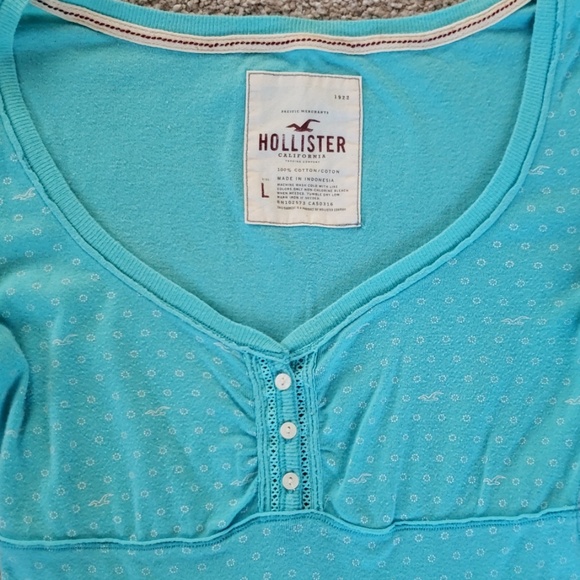 Hollister Shirt - Picture 2 of 2